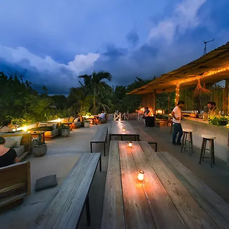 Mamasan Treehouses & Cabins