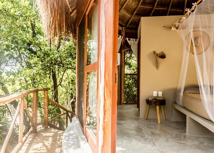Mamasan Treehouses &