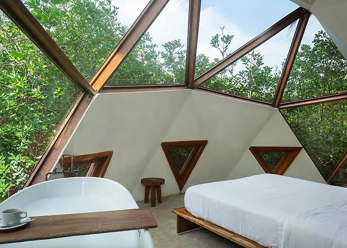 Mamasan Treehouses & Hotel