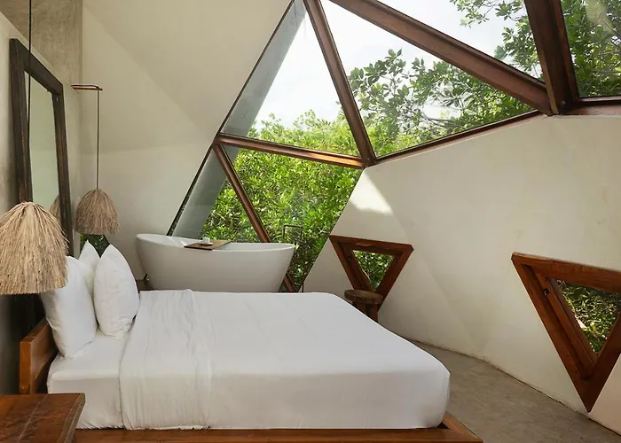 Mamasan Treehouses & Hotel 4*