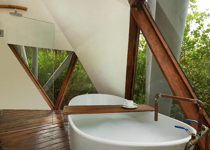 Mamasan Treehouses & Hotel 4*