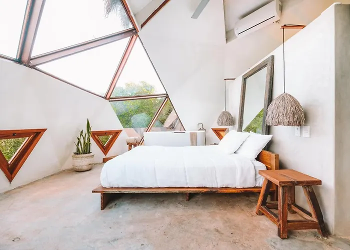 Mamasan Treehouses & 4*