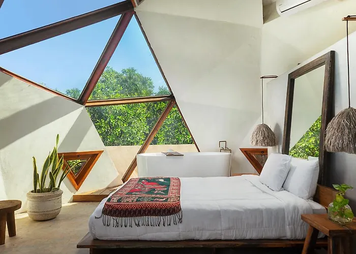 Mamasan Treehouses & 4*