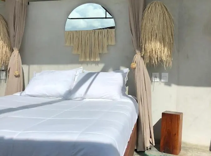 Mamasan Treehouses &