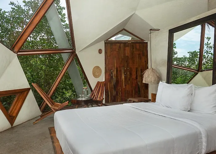 Mamasan Treehouses & Hotel