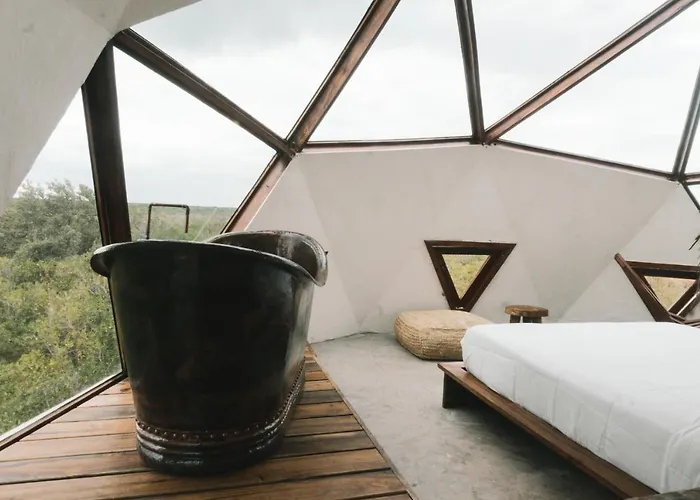 Mamasan Treehouses & 4*