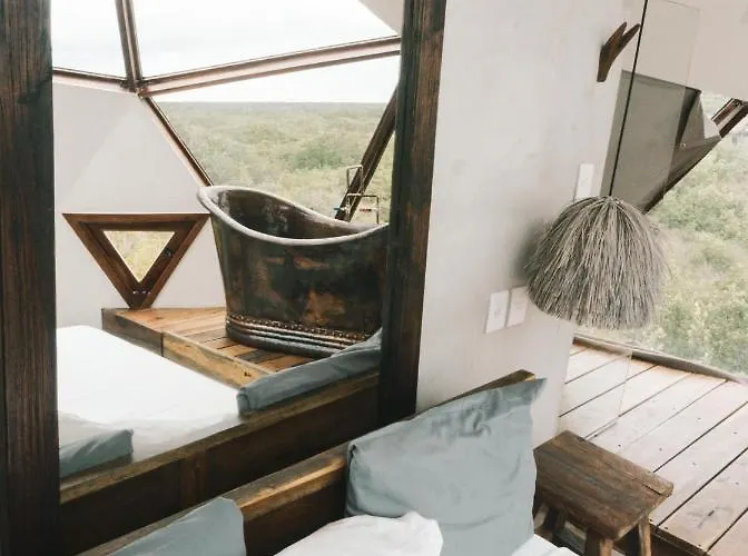 Hotel Mamasan Treehouses & Tulum