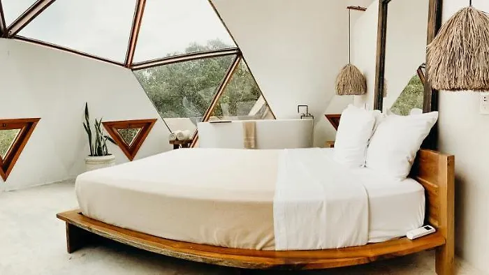 Mamasan Treehouses & 4*