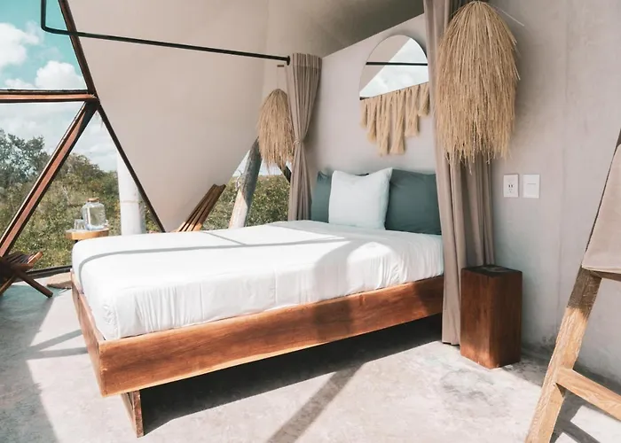 Mamasan Treehouses & Hotel