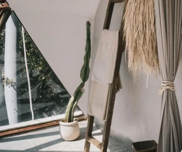Mamasan Treehouses & 4*