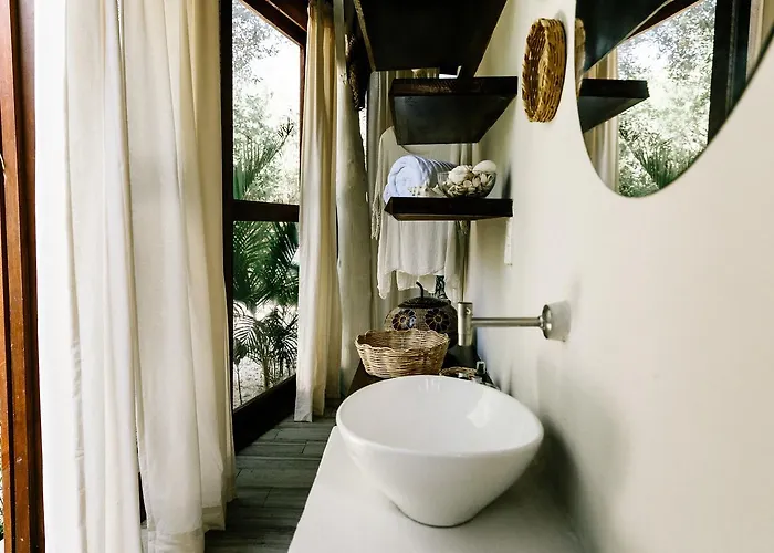 Mamasan Treehouses & Hotel 4*