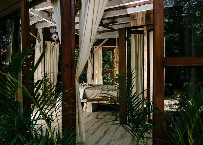 Mamasan Treehouses &