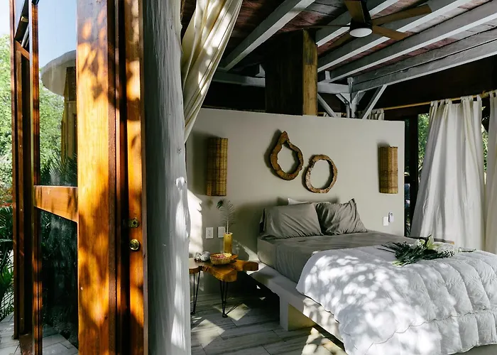 Mamasan Treehouses & Hotel 4*