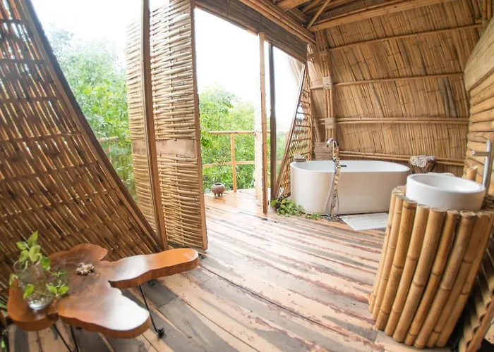 Mamasan Treehouses &