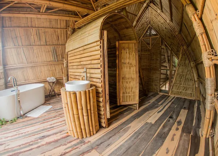 Mamasan Treehouses & Hotel 4*